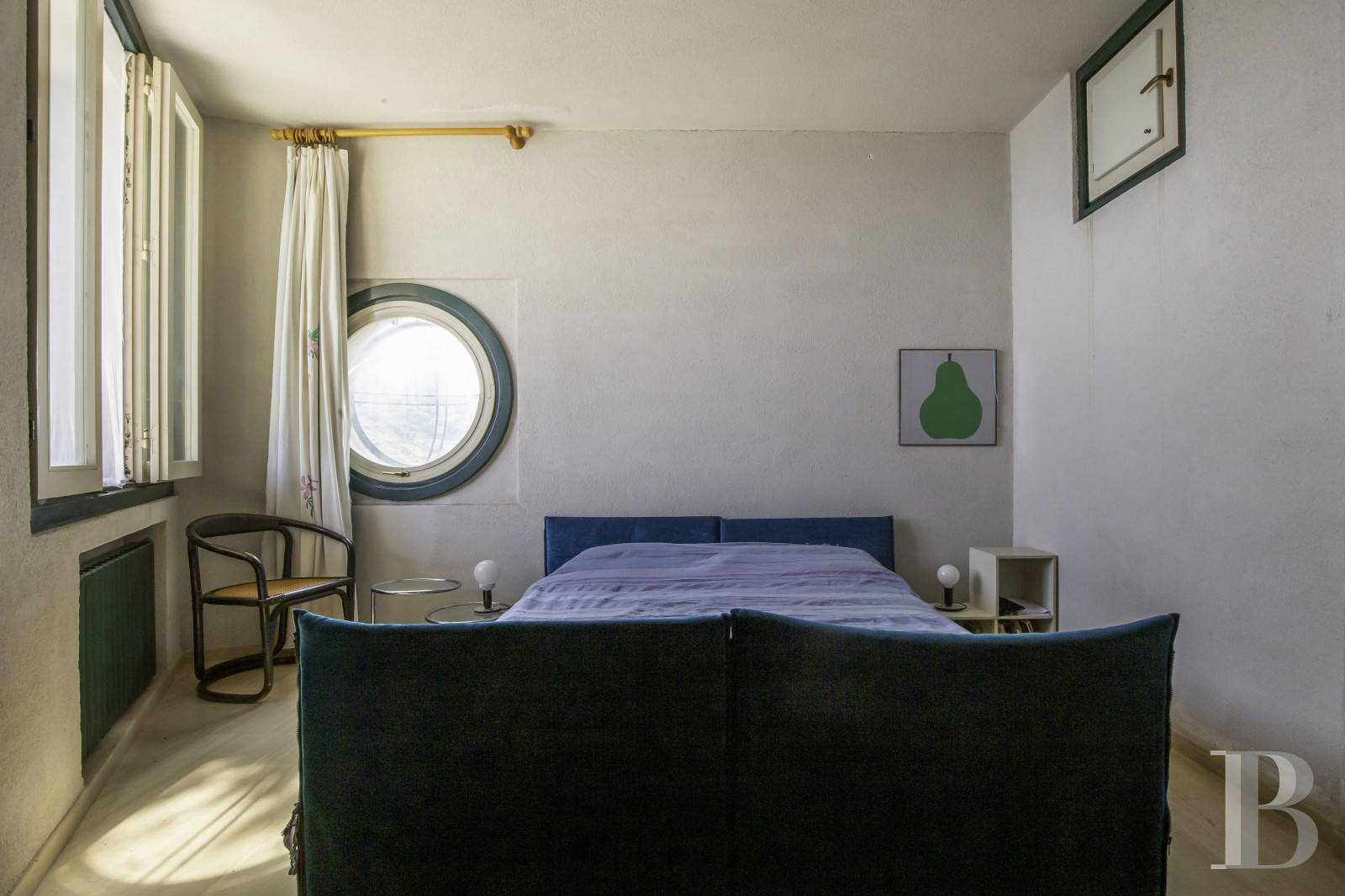 En Sicile, à l’est de Palerme, une maison d’inspiration moderniste en balcon sur la mer - photo  n°22